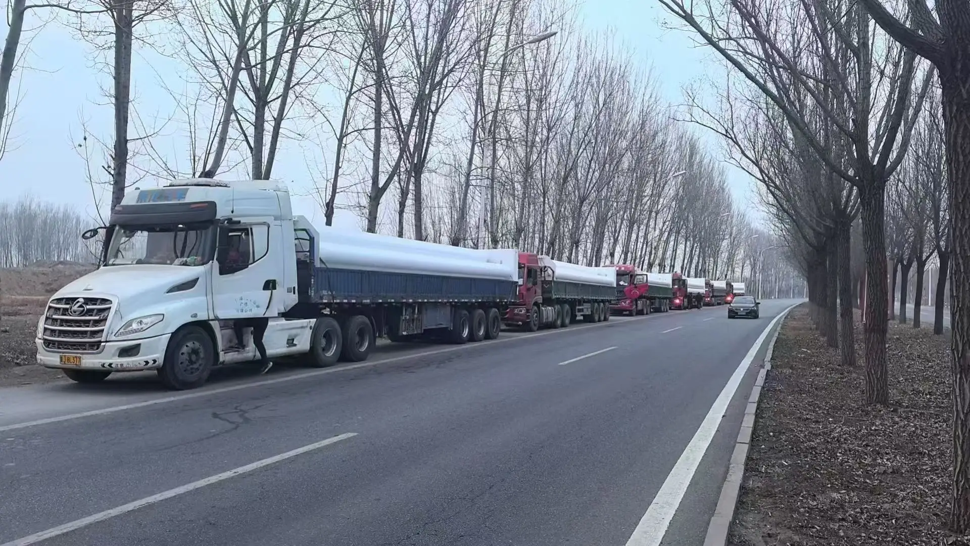 Compressed natural gas tubing vehicle