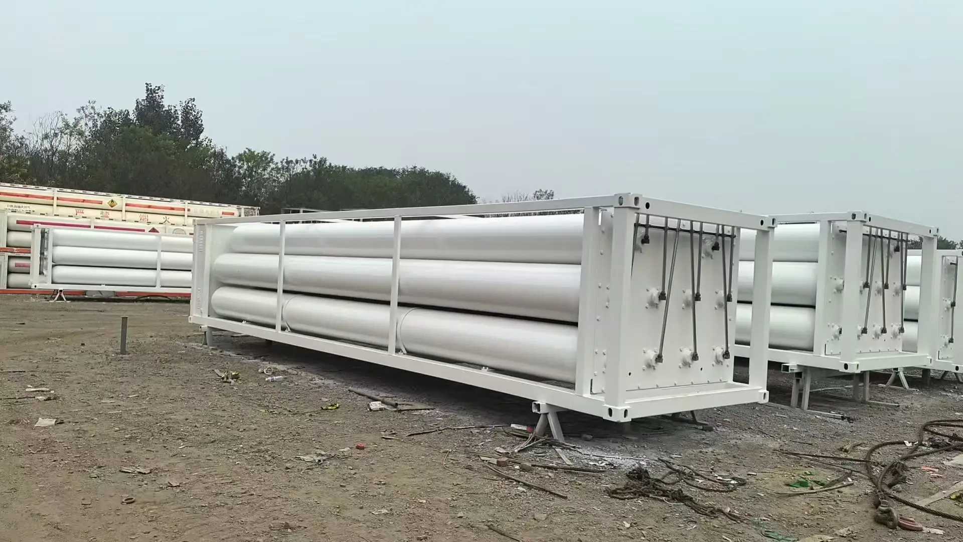 Compressed natural gas tubing vehicle